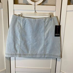No Boundaries  A line seamed mini skirt, size M 7/8 NWT